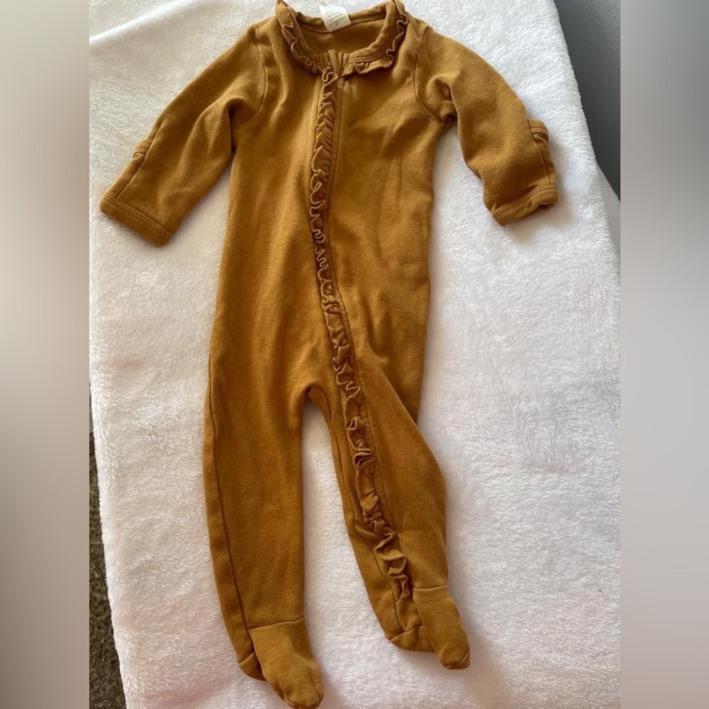 Kate Quinn Ruffled Sleeper- 3-6 months